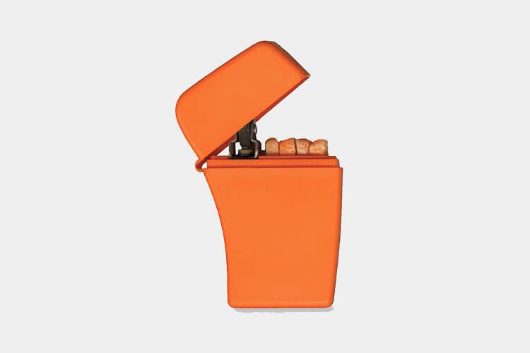 У меня только зажигалочка в кармане. Zippo Emergency Fire Starter. Зажигалка Stihl (04643030000). Бензин для зажигалок. Топ зажигалок.